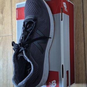 New Balance Men's Black Athletic Shoes